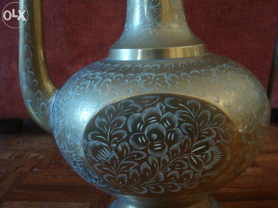 Gomil em latão oriundo do Qatar - 65 cm de altura