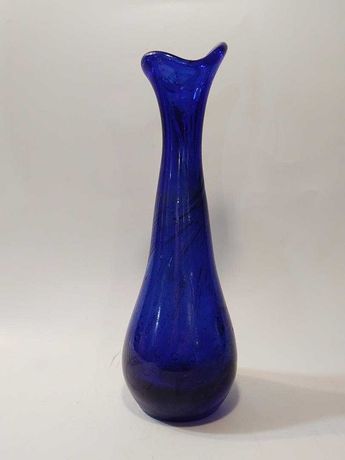 Niebieski wazon z grubego szkła