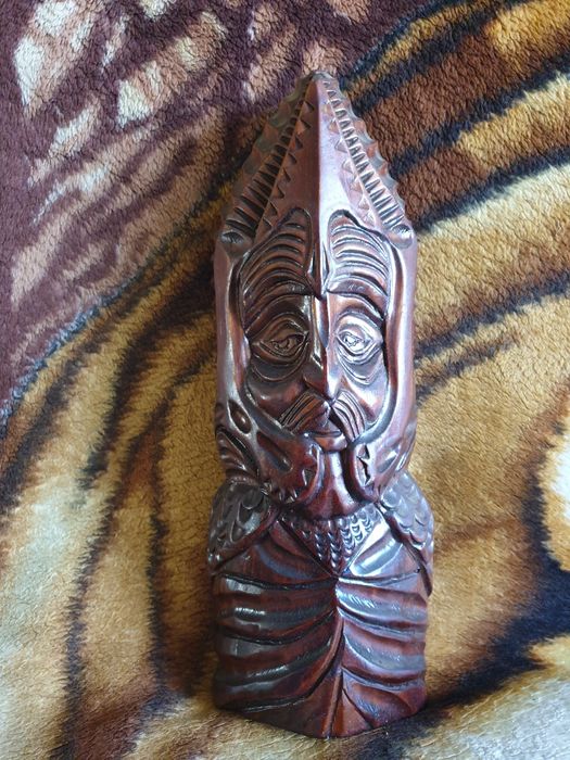 Płaskorzeźba drewniana twarz