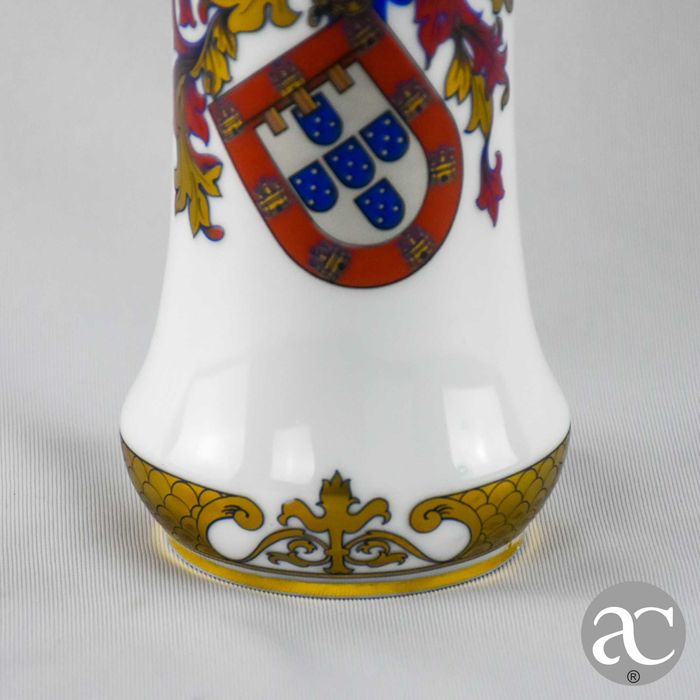 Jarra Canudo, porcelana, Armoriada “Nascimento do Infante D. Henrique”