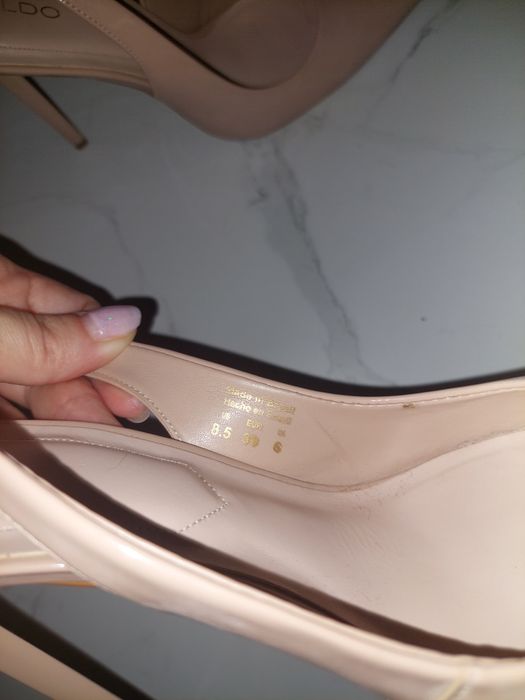 Босоніжки туфлі лаковані 38.5