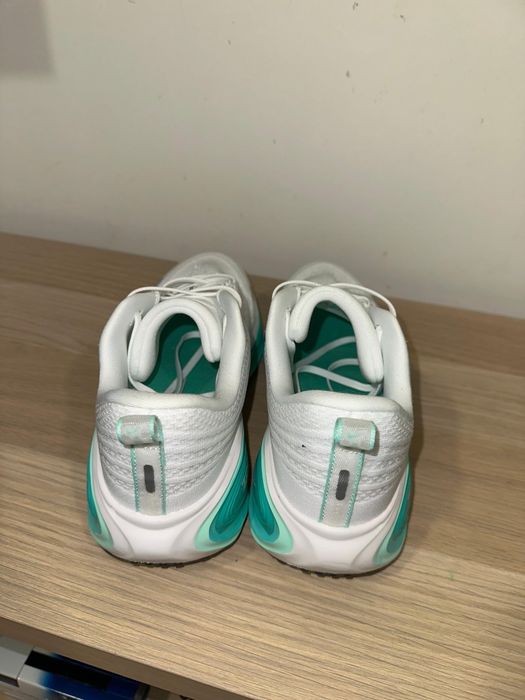 Nike Vomero Plus (Running) - NOVAS - 42