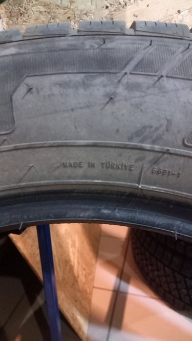 Продам зимние шины Petlas Explero 235/60 R 18
