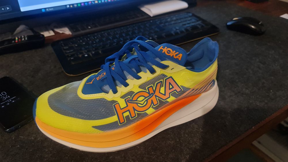Hoka Rocket x2 Carbon plate