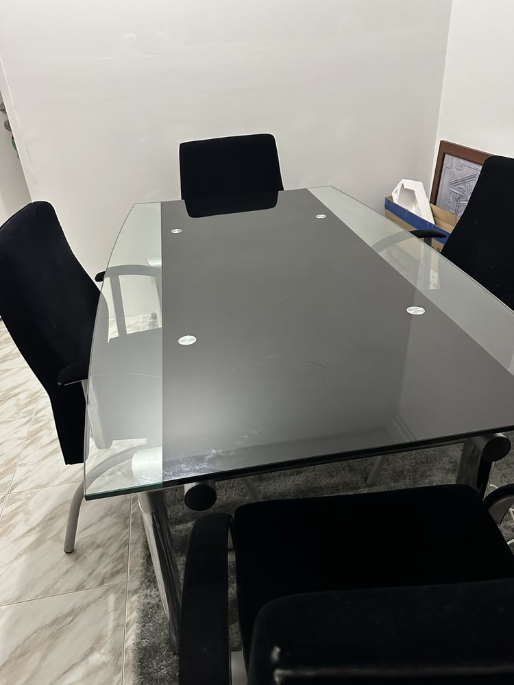 Mesa de jantar com 4 cadeiras