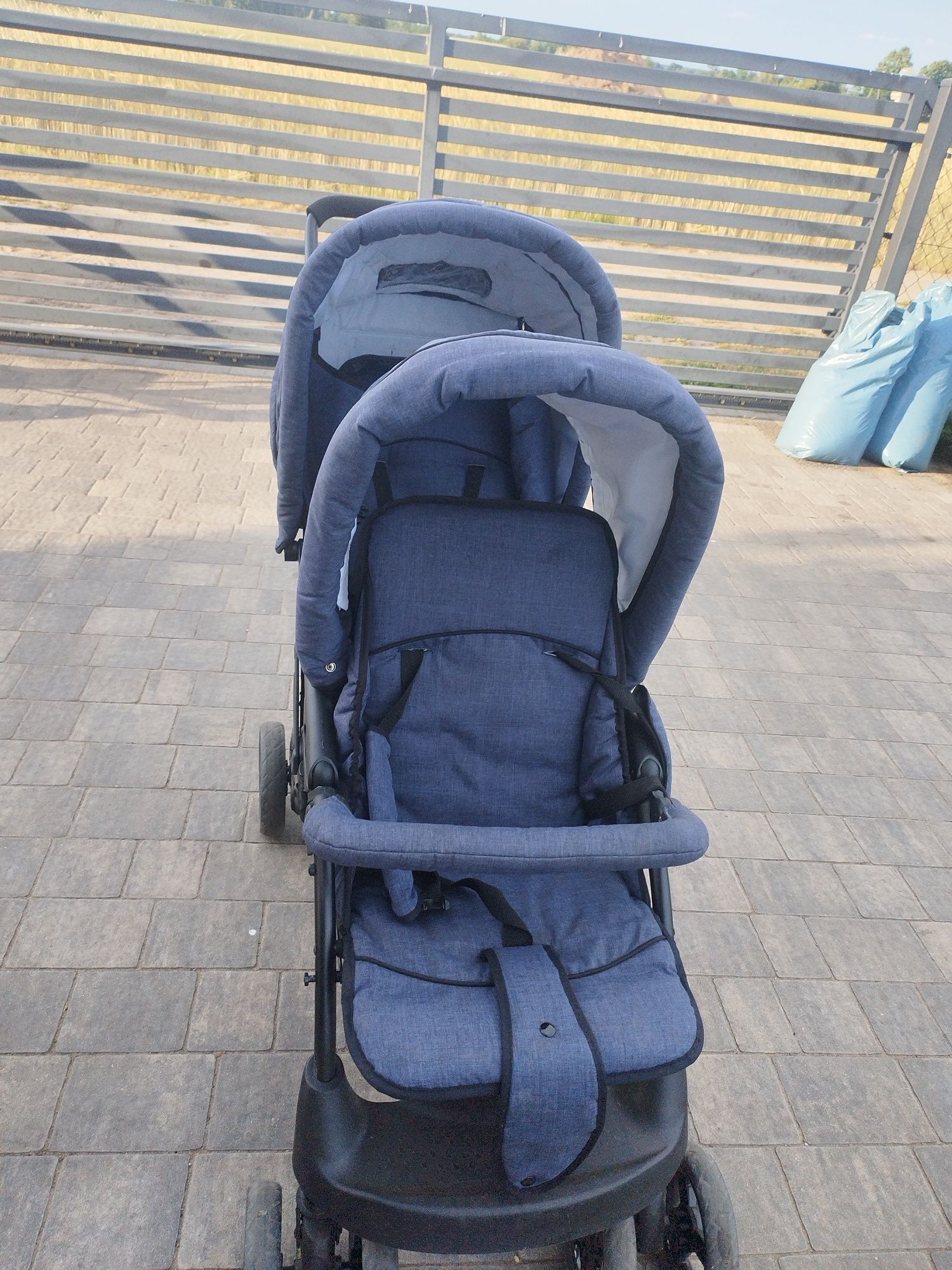 Praktyczny wózek dla rodzeństwa DUO z CHIC 4 Baby - dla bliźniat lub d