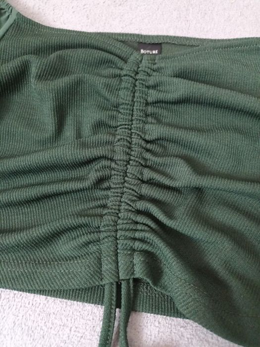 Elegancka zielona bluzka top z bufiastymi rękawami na święta