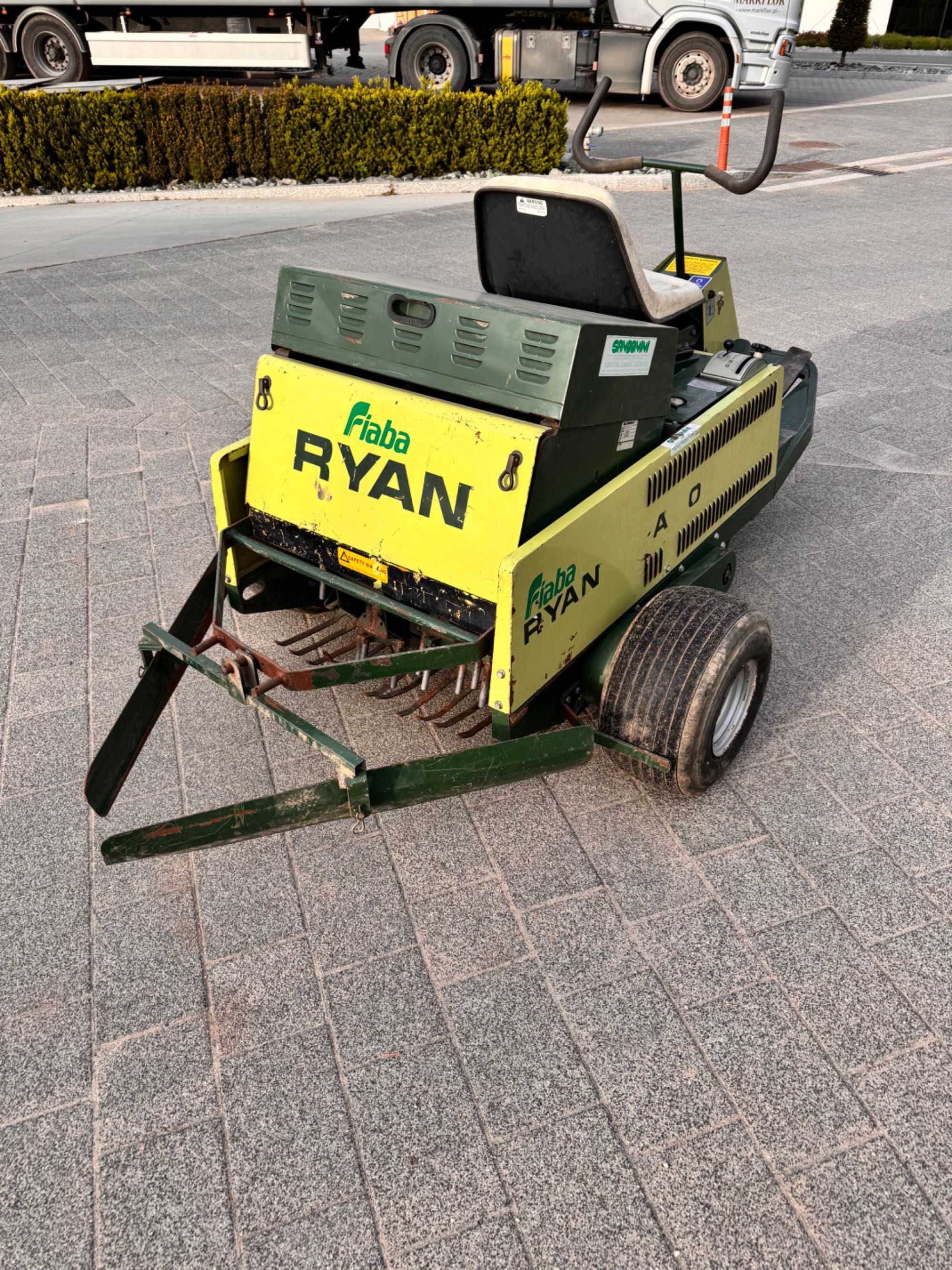 Aerator samojezdny Ransomes – Cushman RYAN GA 30