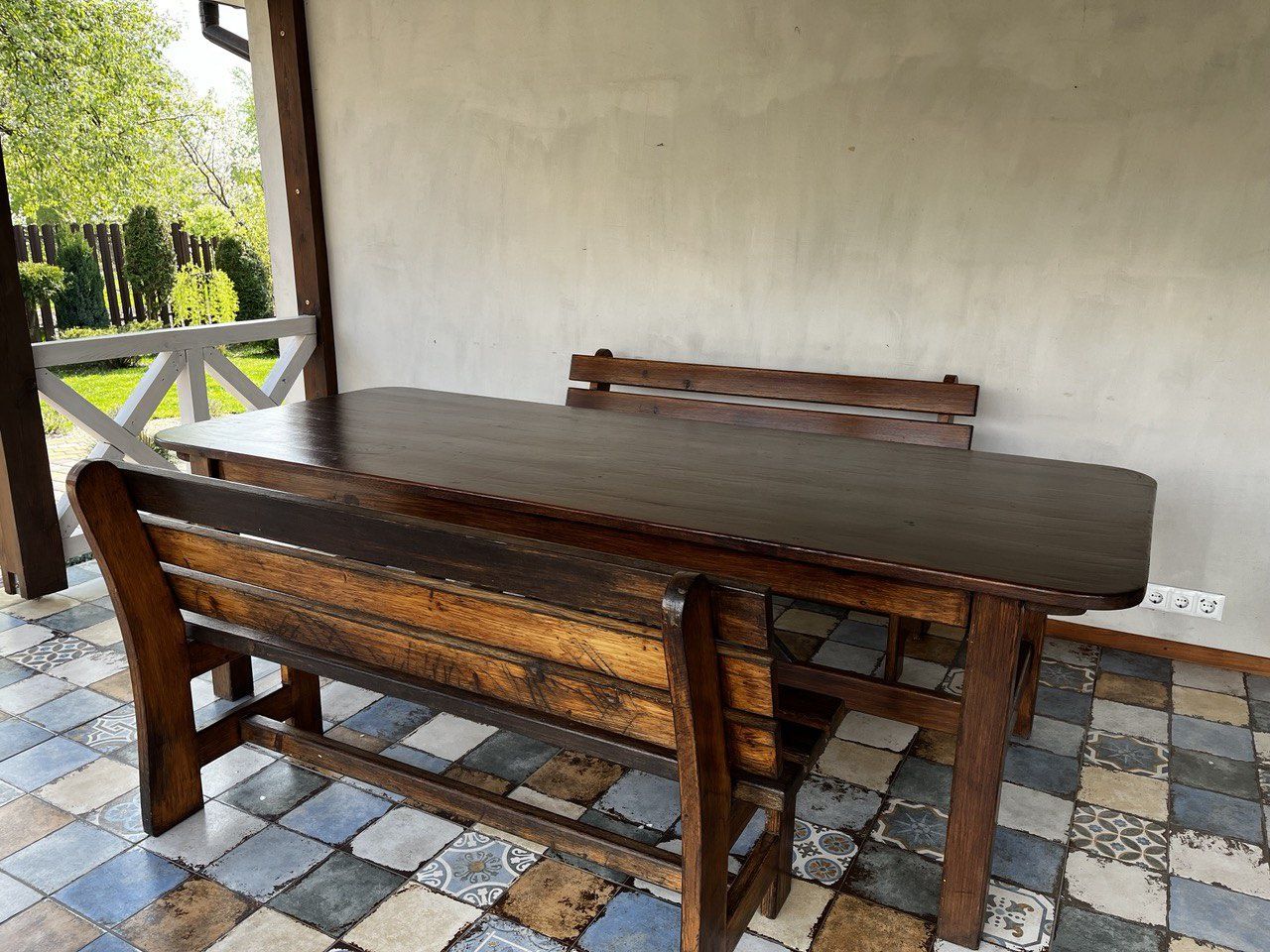 Продається дерев'яний стіл з двома лавками