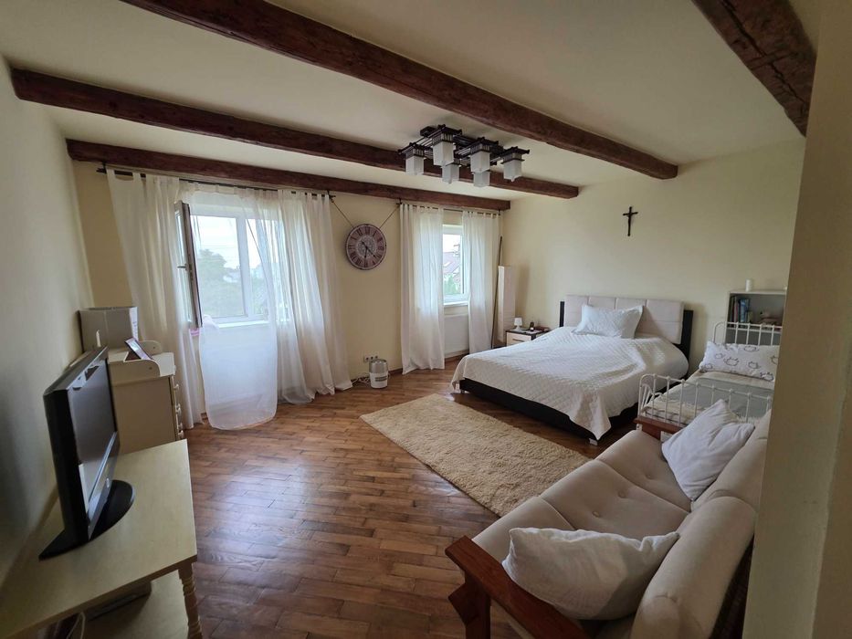 Особняк Городок в.Мазепи знаходиться в гарному з багатою зеленню місці