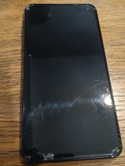 Samsung S10e uszkodzony