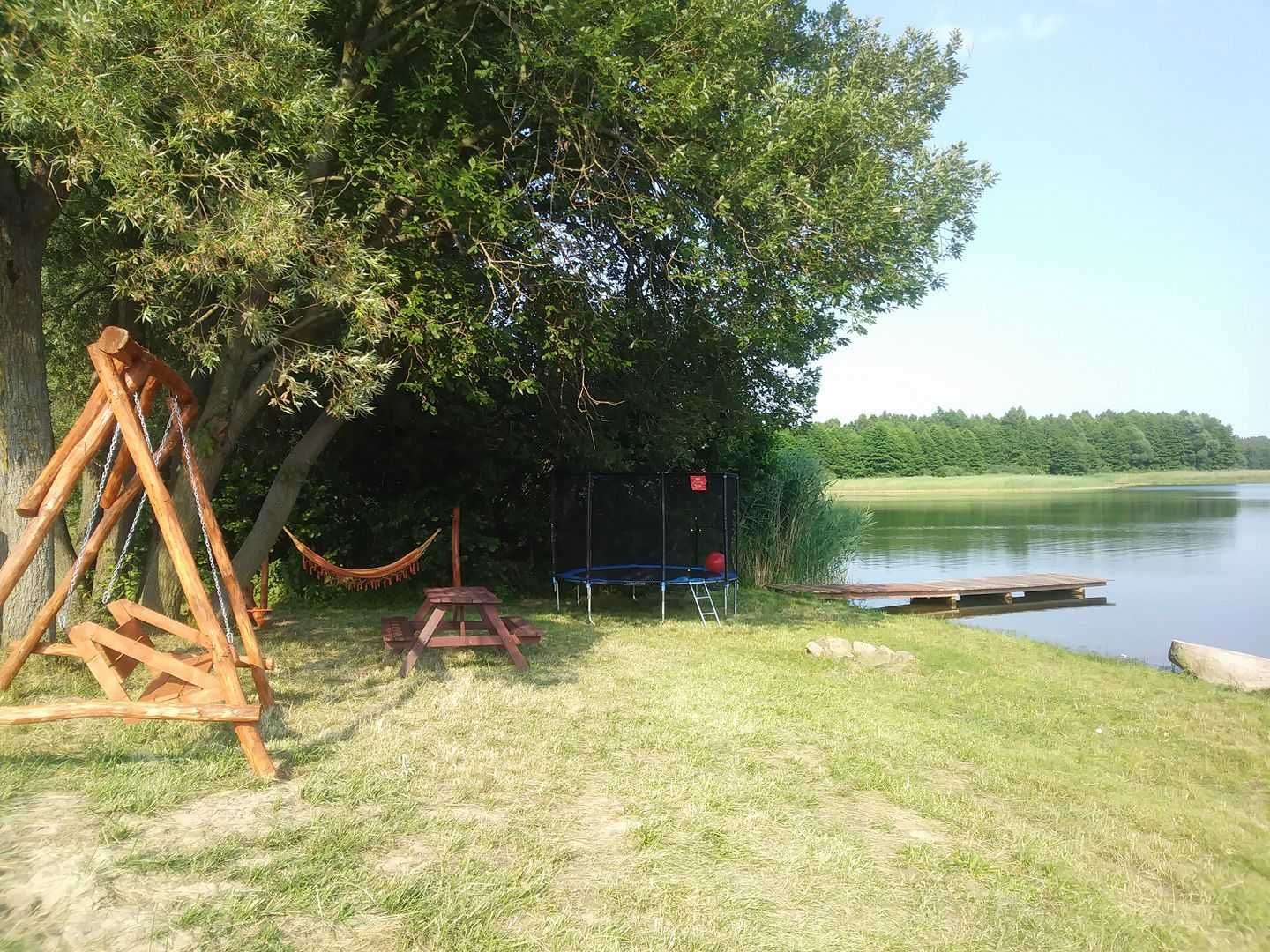 Domki nad jeziorem
