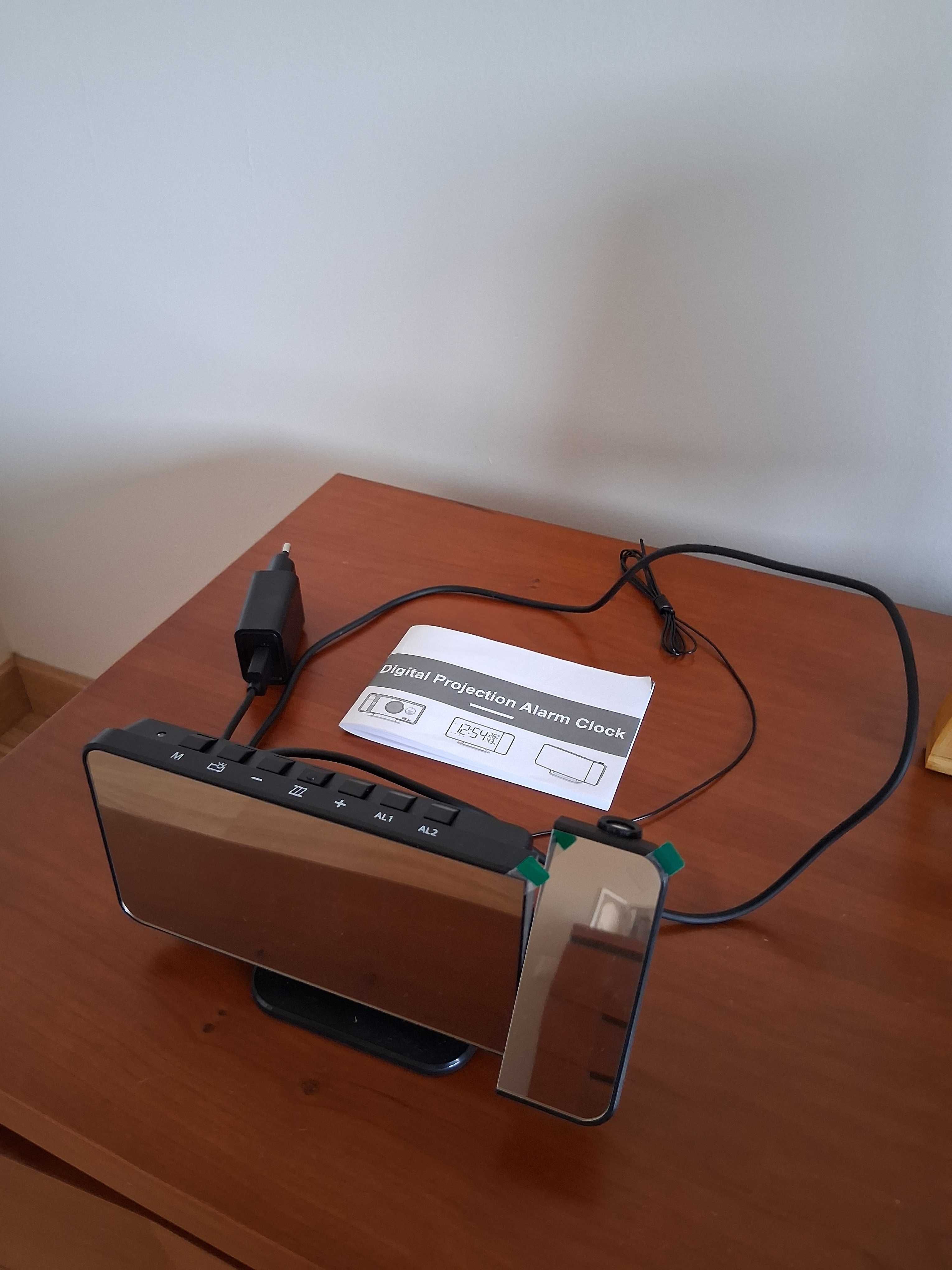 Relógio alarme digital com projector