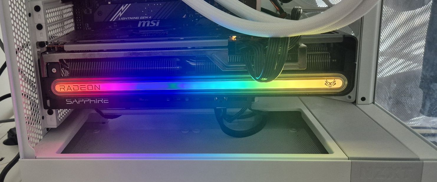Gráfica AMD radeon rx7800xt saphire nitro+ 16gb