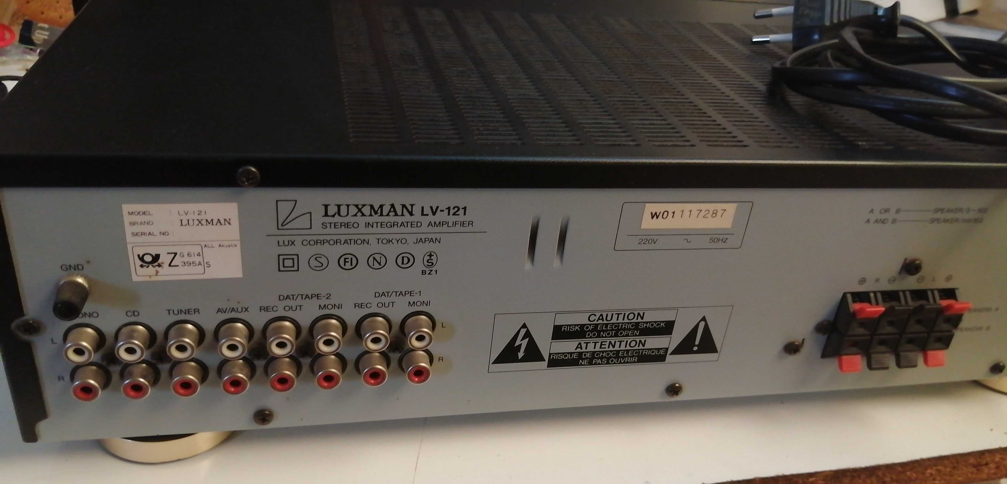 Amplificador Luxman LV-121