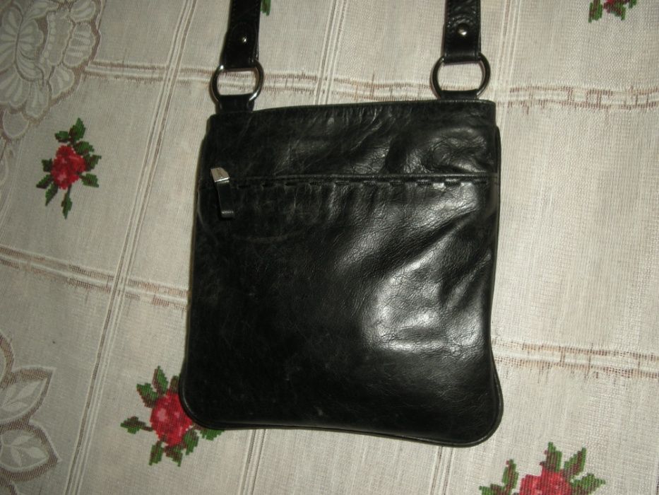 Сумка черного цвета,100%кожа,"debenhams".