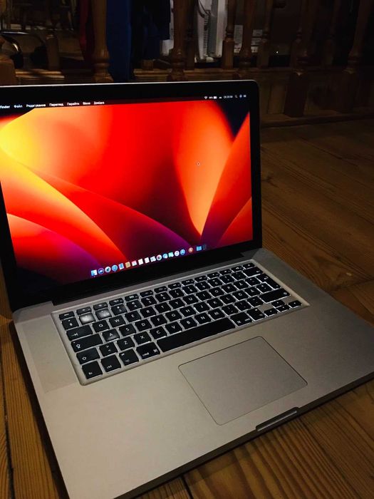 Топ MacBook Pro 15.4" Intel I7, 8GB, 512GB. Идеал.