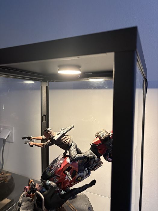 IKEA BLÅLIDEN / STRIMSÄV – witryna szklana z oświetleniem, czarny