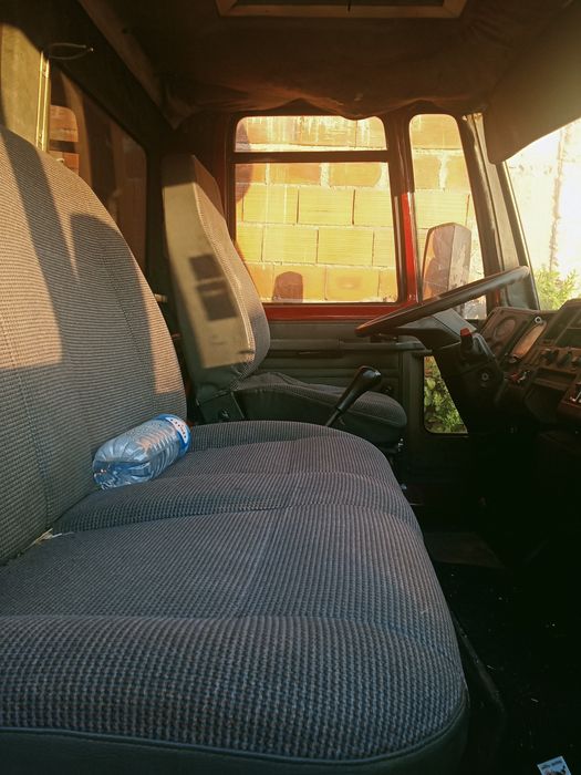 Camioneta carrinha para transporte de cavalos de desporto