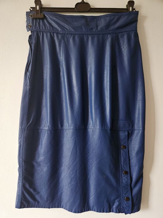 Niebieska spódnica za skóry