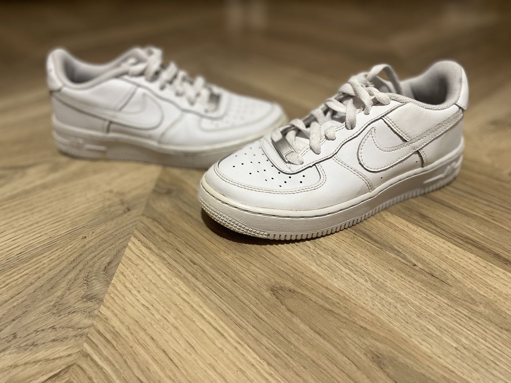 Sneakersy Nike AF1 damskie skórzane białe 36