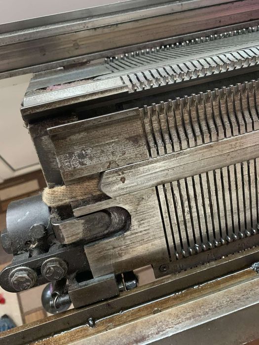 Вязальна машинка 5 класа, трикотаж.