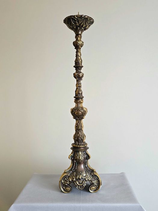 Duży lichtarz mosiądz brązowiony 76 cm