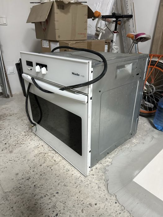 Вмонтована духовка Miele