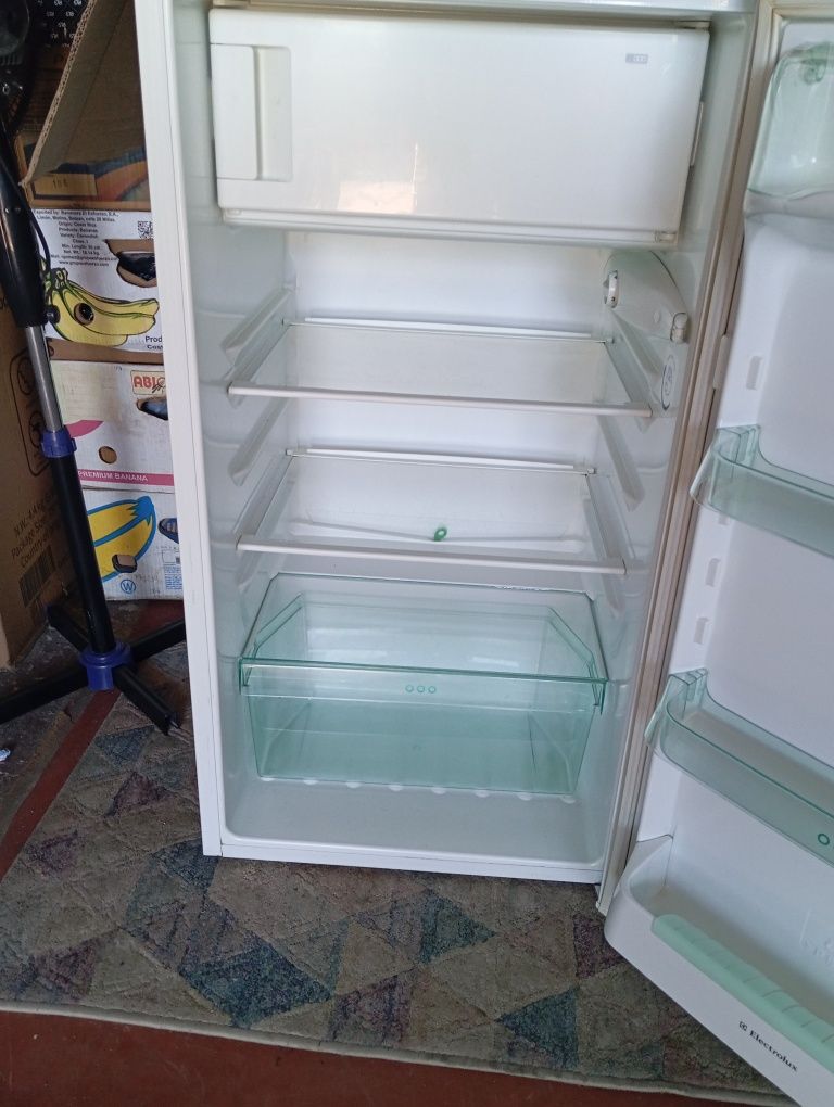 Холодильник висота 1.10м.