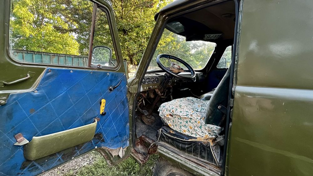 Автомобіль УАЗ 452 на ходу, потребує уваги