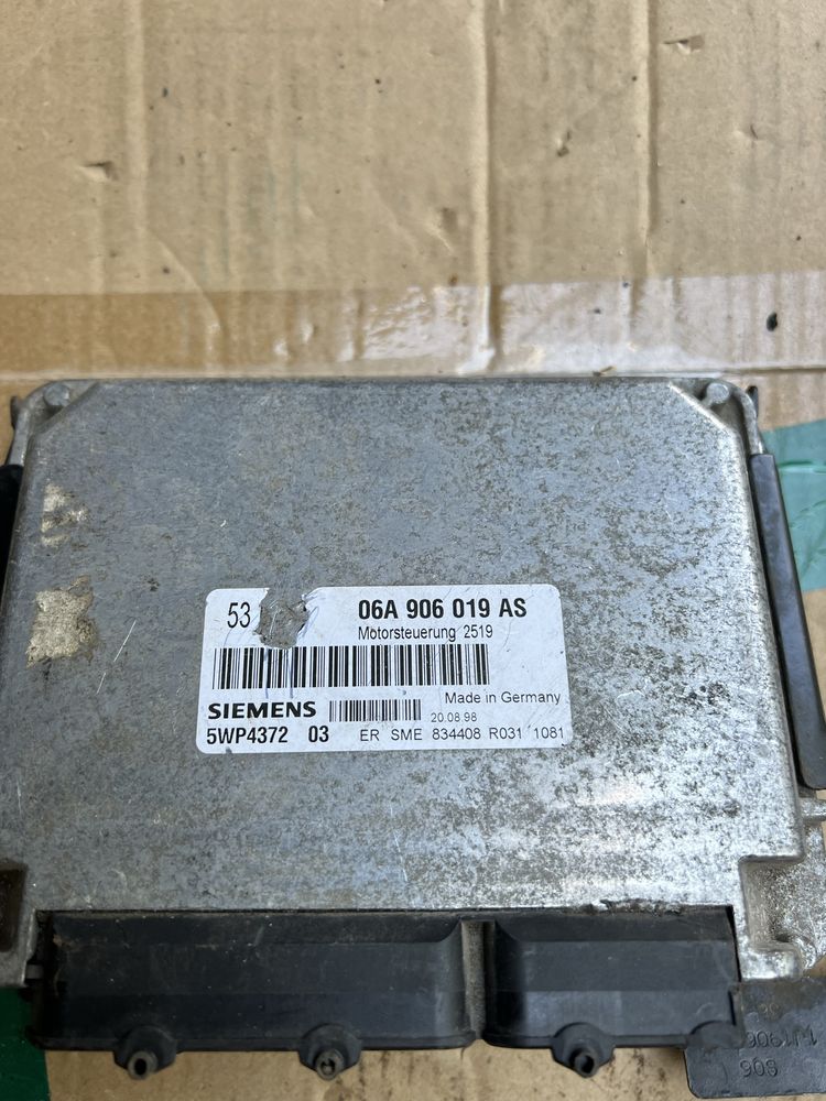 Блок управления двигателем Volkswagen Golf 4 1997-2006 1,6 AKL