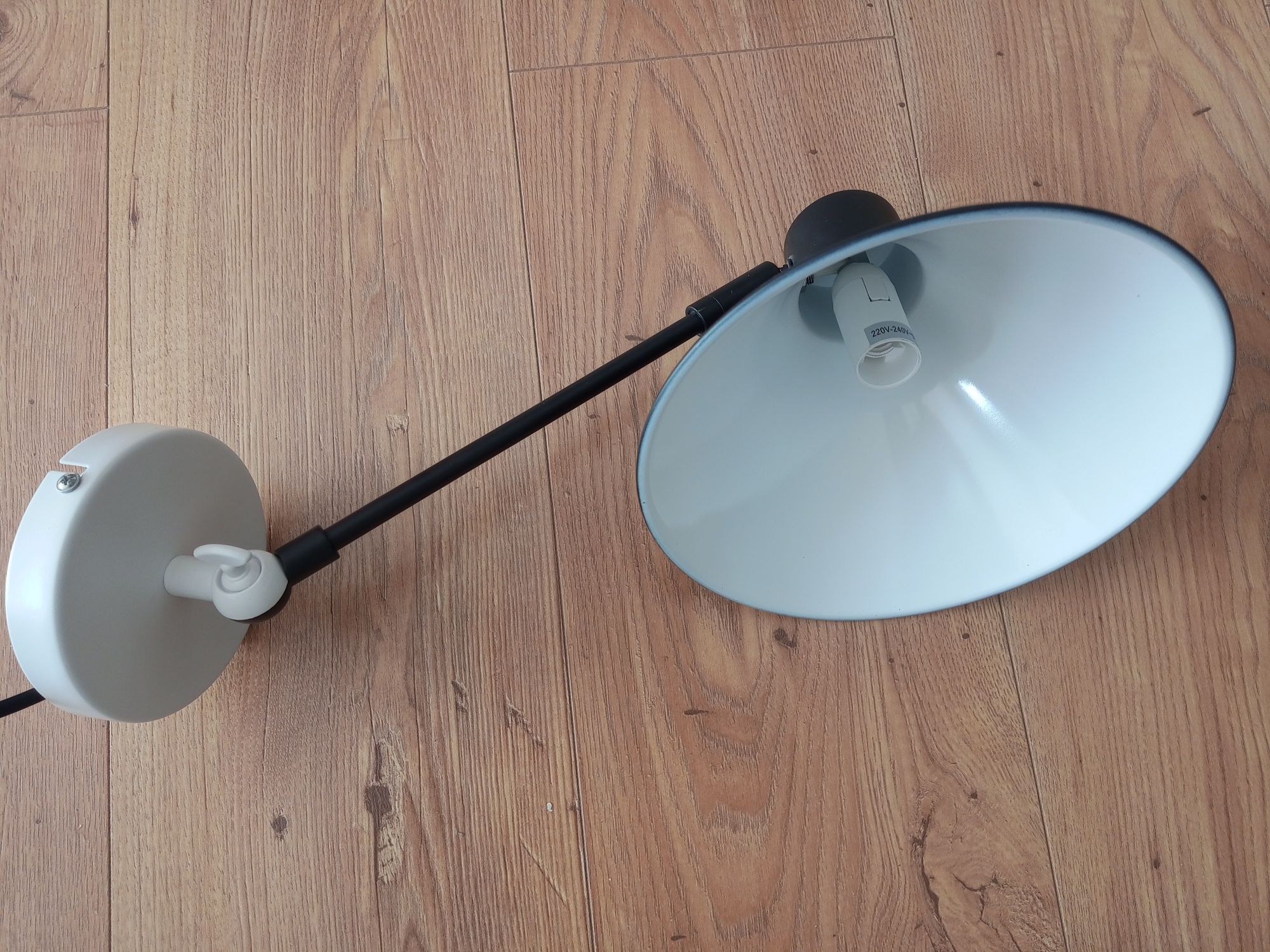 Lampa ścienna metalowa czarna biała