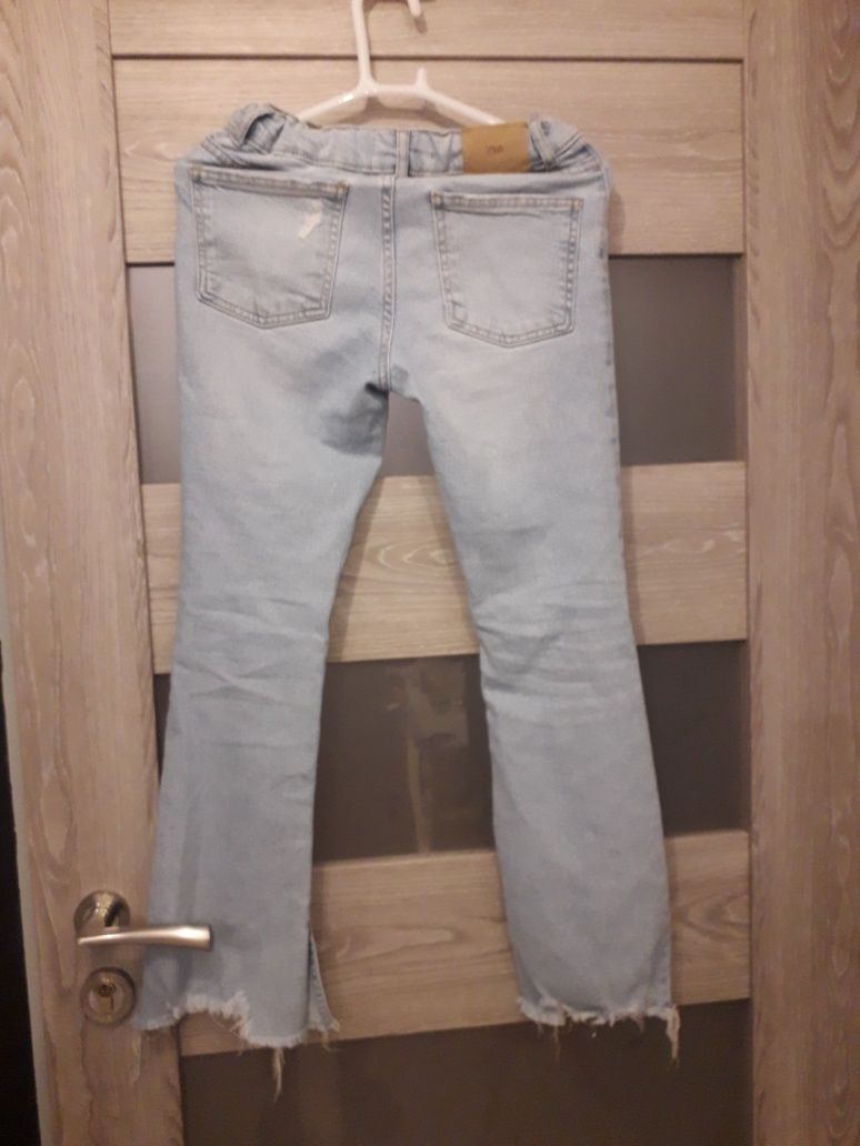 Poszarpane dziewczęce jeansy Zara na 152cm.