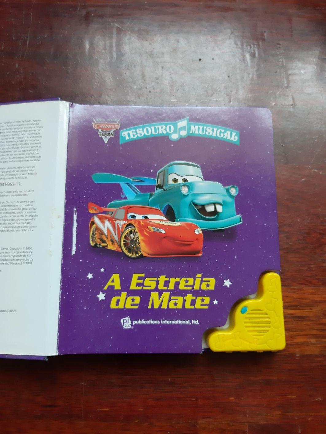 Livro infantil "A estreia de Mate"