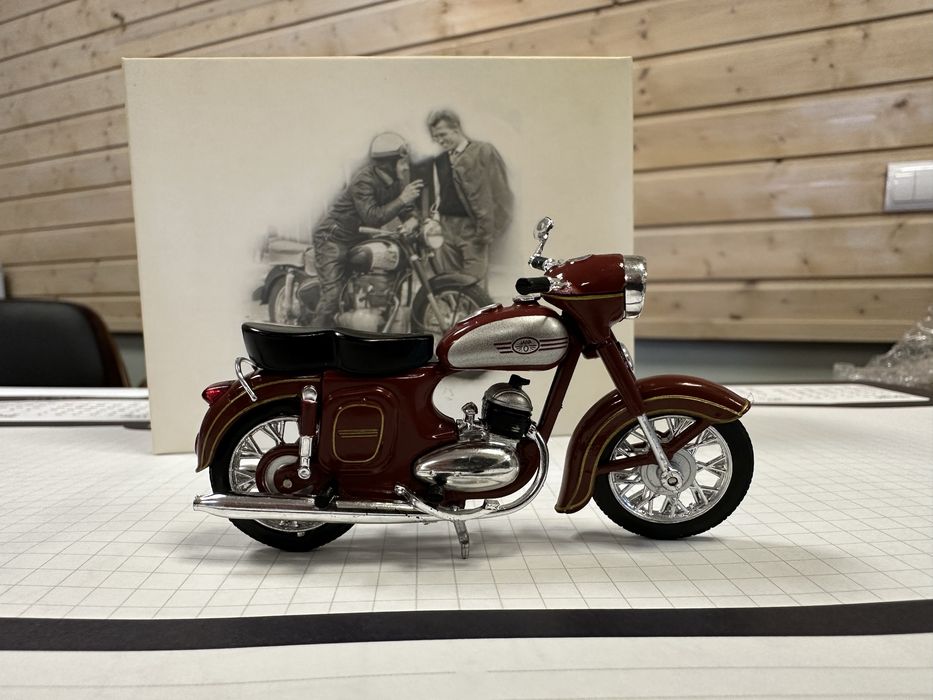 Model Jawa 354 (1:24)