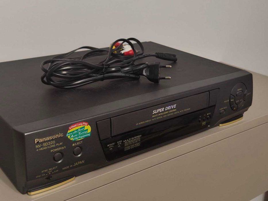 Трилогія Матриця на касетах VHS + відеомагнітофон Panasonic NV-SD320