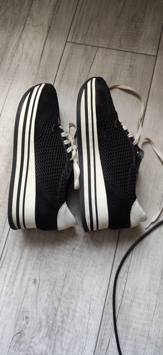 Продам кожаные кроссовки,за 180гривен