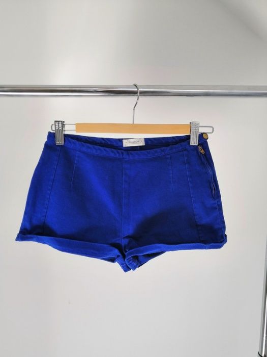 Szafirowe spodenki shorty Pull and Bear