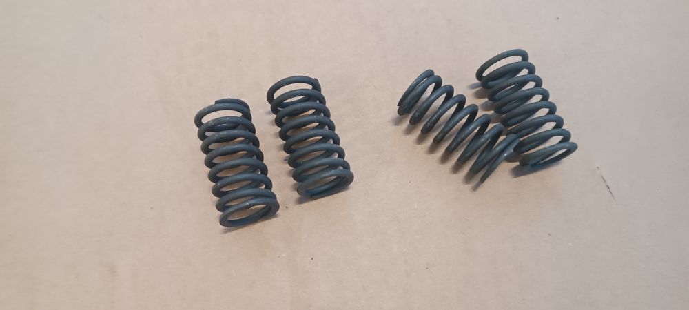 Fiat 126p sprężyny zaworowe nowe oryginalne 4 sztuki
