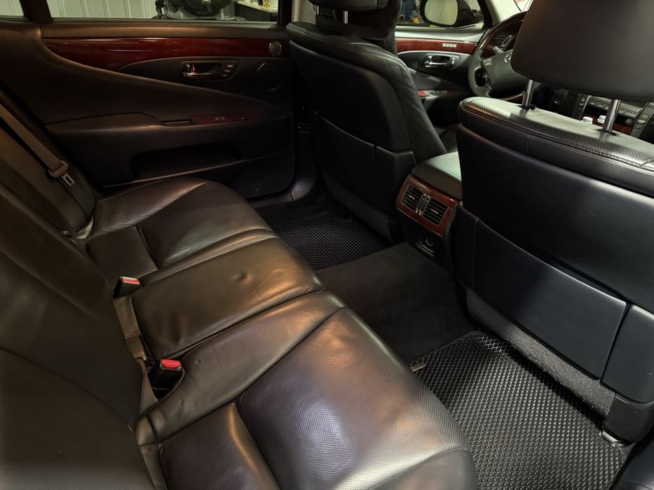 Lexus LS600L 2008 года в родной краске, новая пневма и батарея