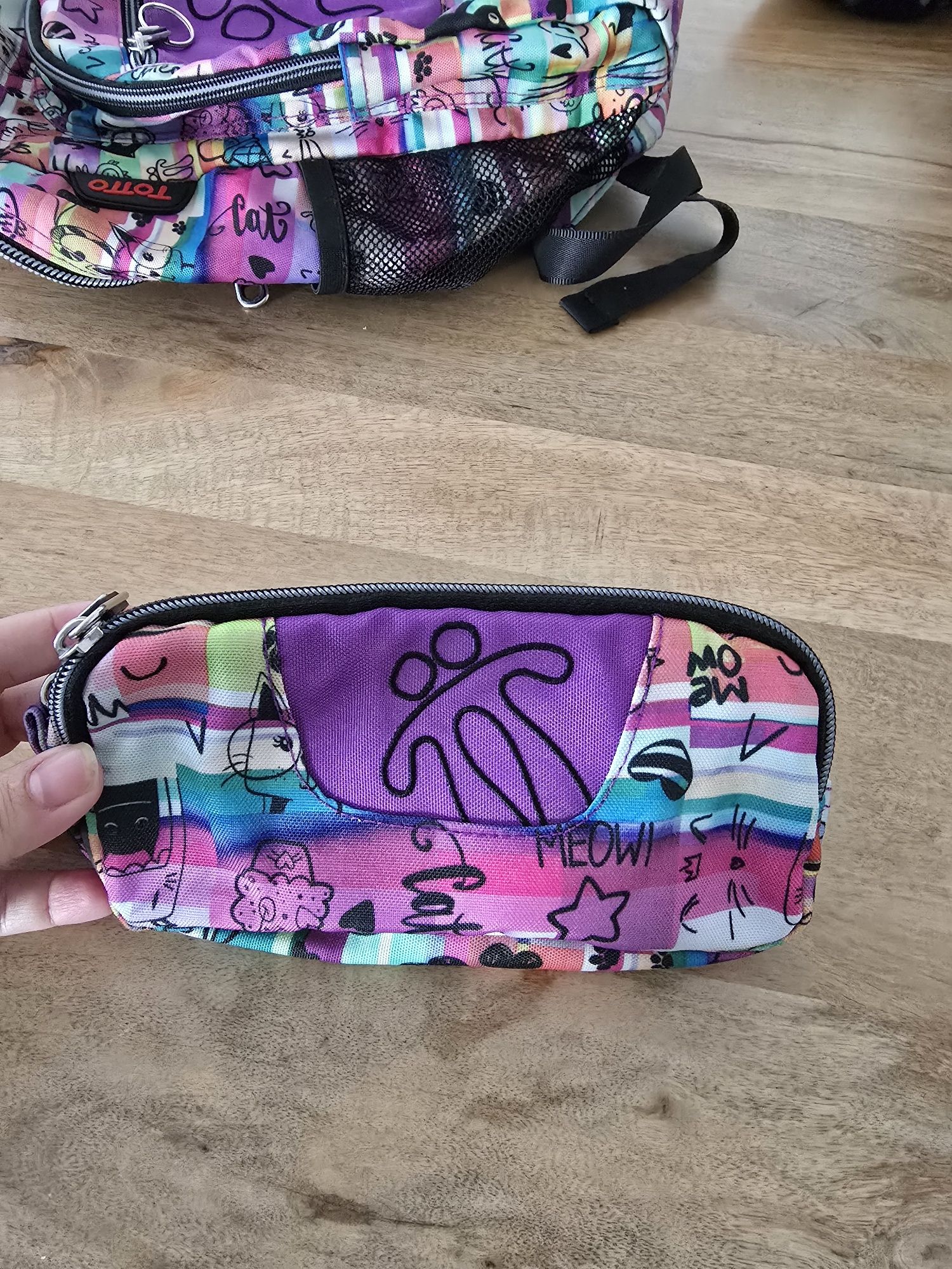 Mochila com estojo TOTTO