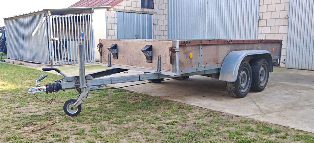 Przyczepka samochodowa