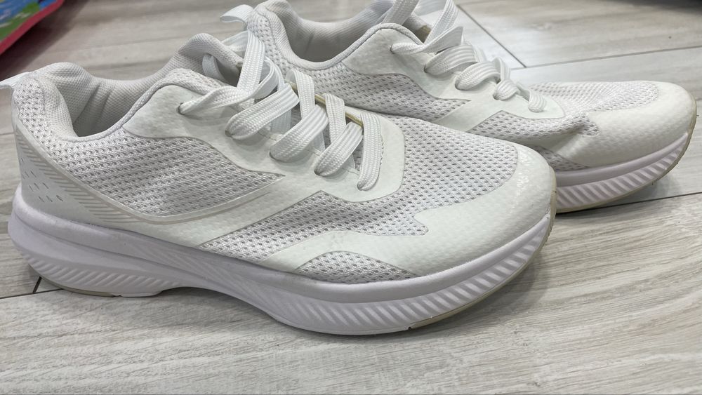 Кросівки білі primark жіночі