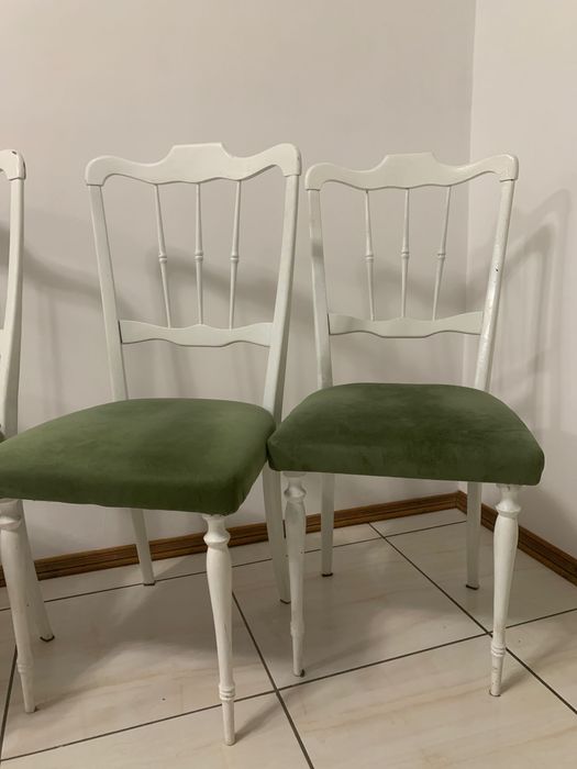 Стул деревʼяний фісташка колір