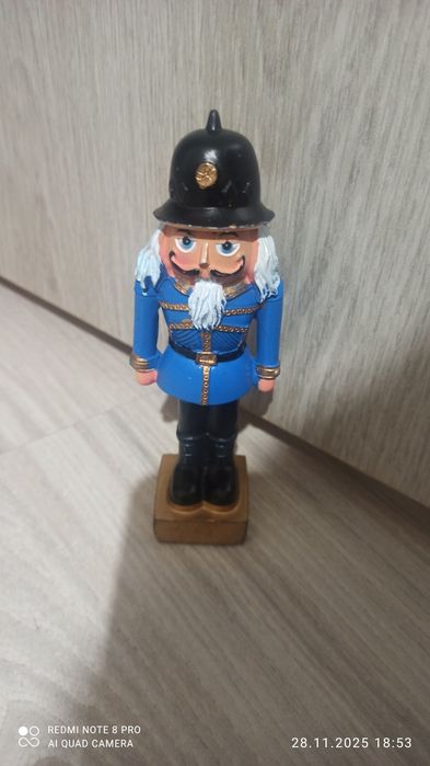 mały niebieski dziadek do orzechów polecam