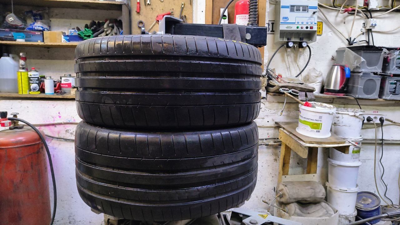 Пара літніх шин Michelin Pilot Super Sport 245/35 R19 2023