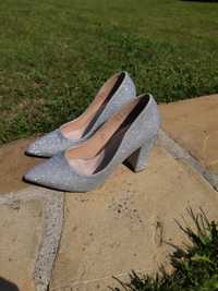 Ślubne srebrne brokatowe buty do slubu