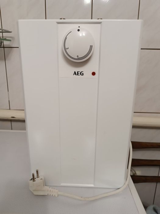 Продам водонагреватель AEG