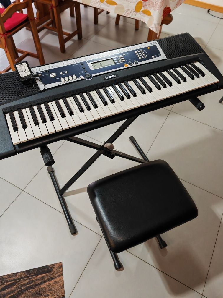 Teclado Yamaha YPT- 210