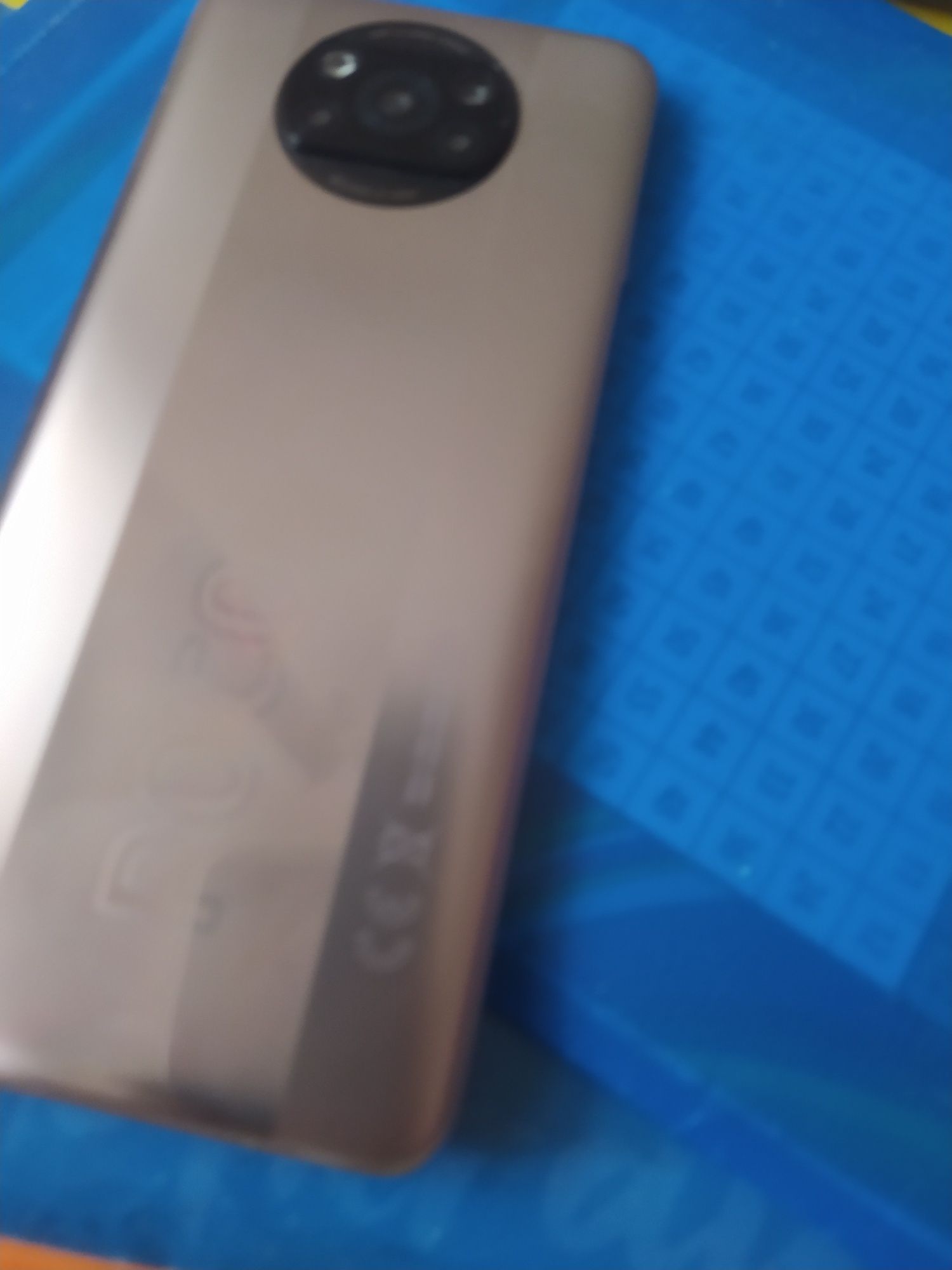 Телефон Poco x3.
